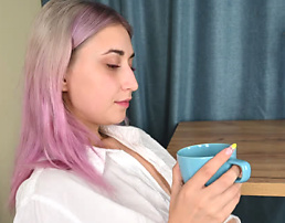 Iris Rubs Her Clit