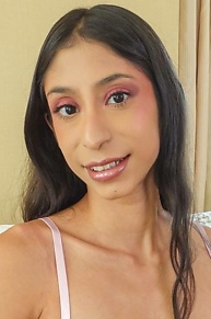 Sona Gets Her Cummies